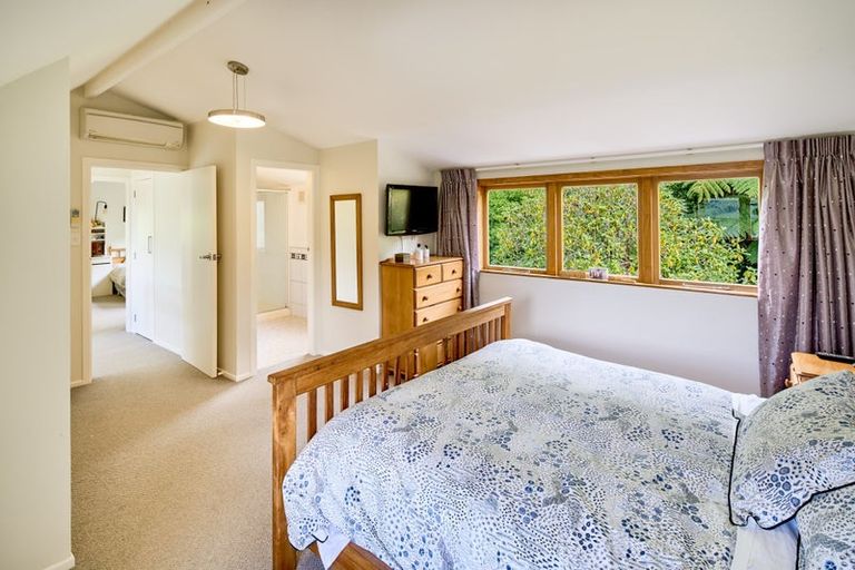 Photo of property in 46 Homewood Crescent, Karori, Wellington, 6012