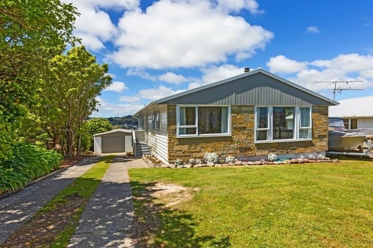 Photo of property in 6 Carbine Place, Ascot Park, Porirua, 5024