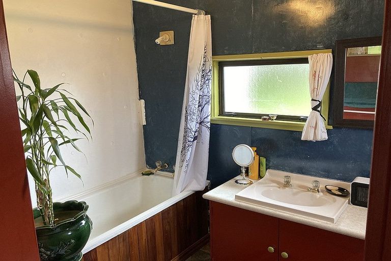 Photo of property in 30 Celia Street, Stratford, 4332