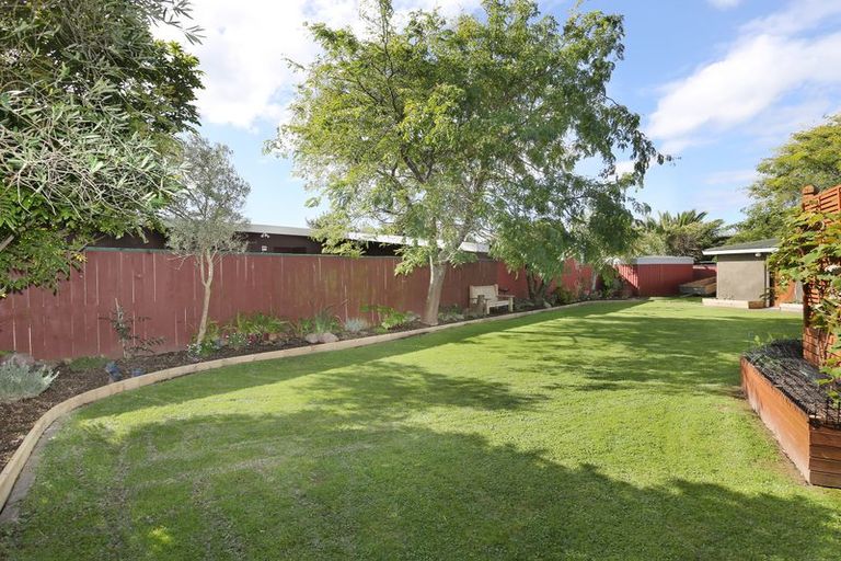 Photo of property in 7 Droylsden Place, Palmerston North, 4410