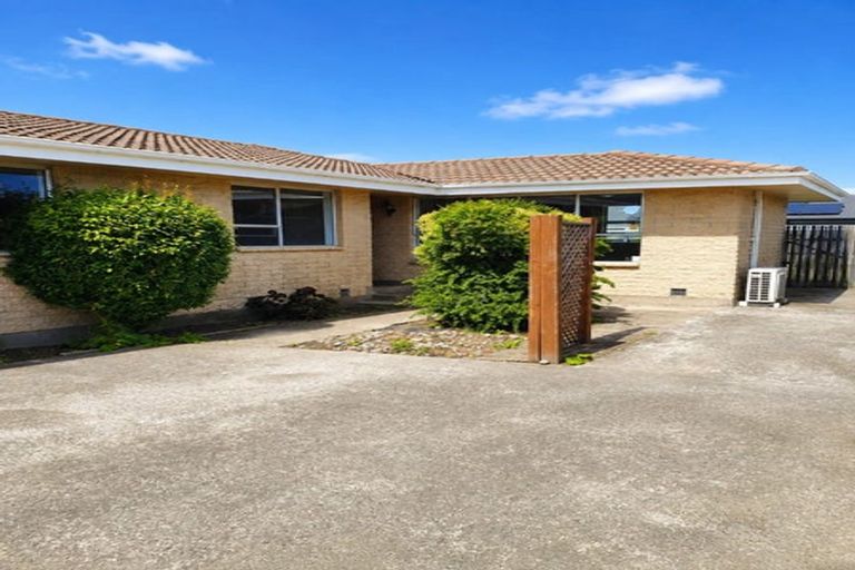 Photo of property in 2/77a Halswell Road, Hillmorton, Christchurch, 8025
