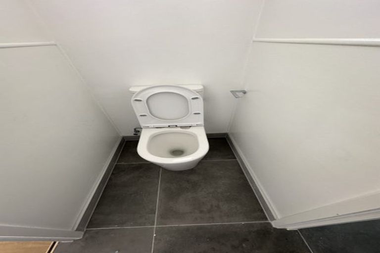 Photo of property in 25b Borrowdace Avenue, Botany Downs, Auckland, 2010