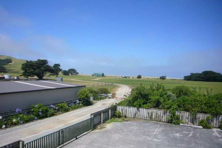 Photo of property in 65 Seaview Road, Cable Bay, 0420
