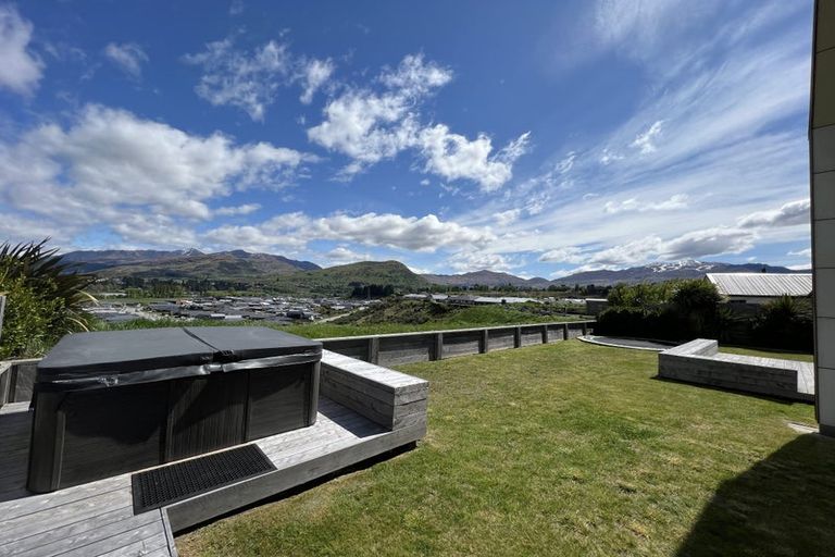 Photo of property in 28 Myles Way, Lower Shotover, Queenstown, 9304
