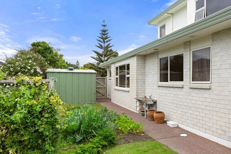 Photo of property in 6 Settlers Grove, Orewa, 0931