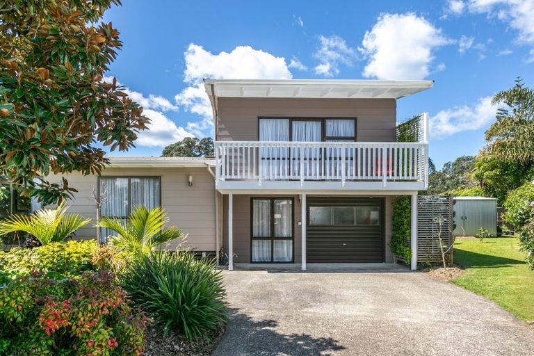 Photo of property in 225 Moana Anu Anu Avenue, Whangamata, 3620