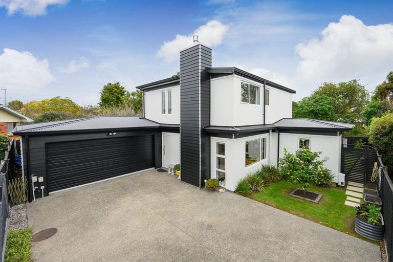 Photo of property in 5a Athlone Place, Hokowhitu, Palmerston North, 4410