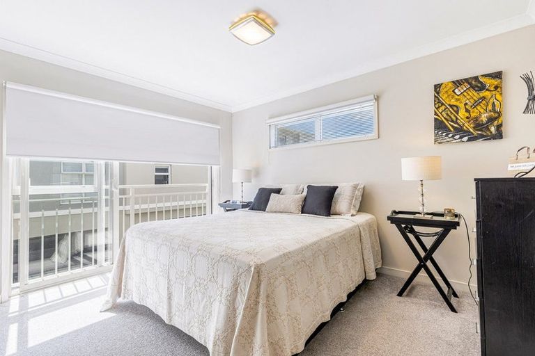 Photo of property in 16 Parkside Drive, Orewa, 0931