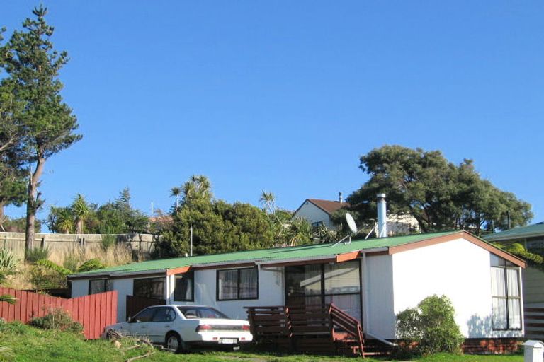 Photo of property in 2 Greenwich Grove, Stokes Valley, Lower Hutt, 5019