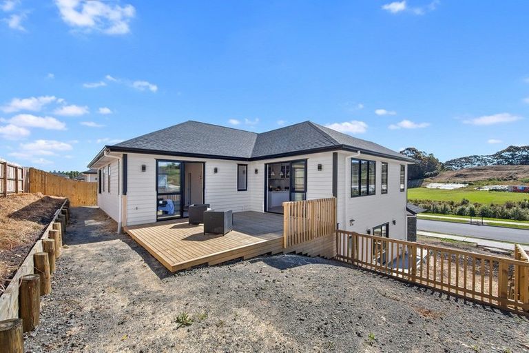 Photo of property in 28 Celestial Crescent, Orewa, 0931