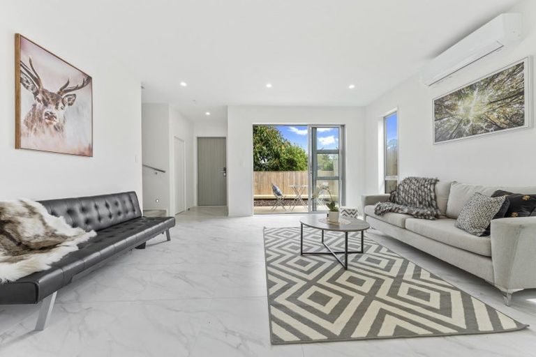 Photo of property in 298e Sunset Road, Windsor Park, Auckland, 0632