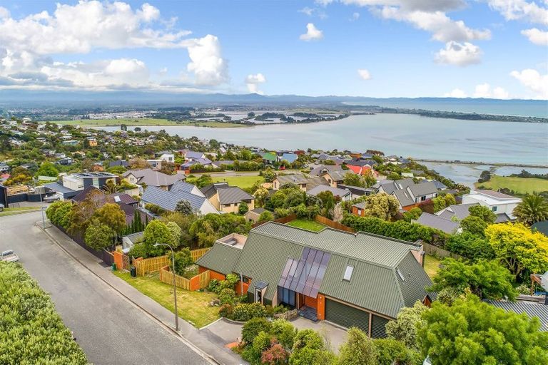 Photo of property in 5 Drayton Drive, Mount Pleasant, Christchurch, 8081
