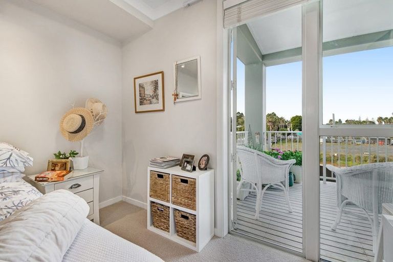 Photo of property in 10 Rewa Rewa Lane, Orewa, 0931