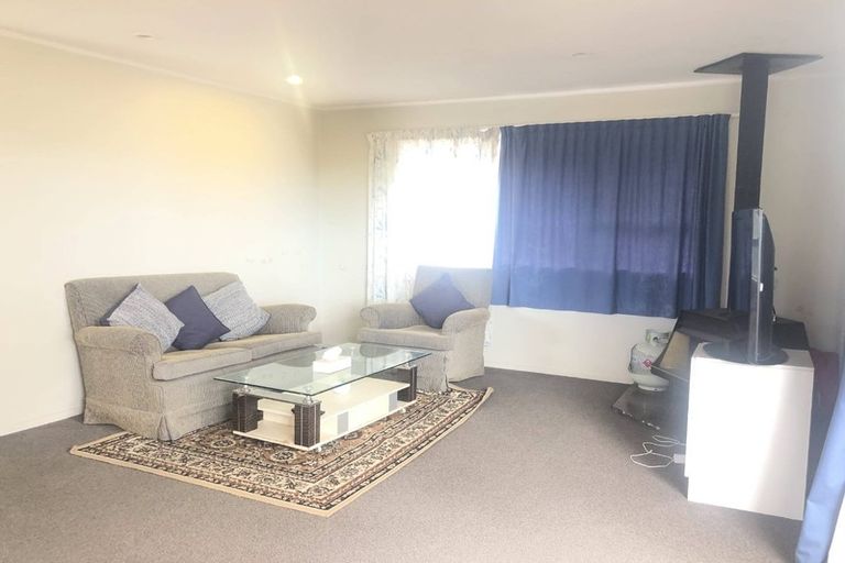 Photo of property in 14a Target Road, Totara Vale, Auckland, 0629