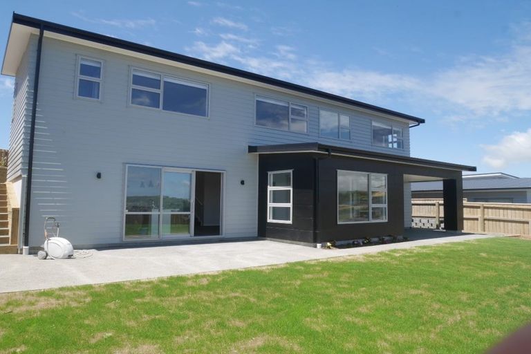 Photo of property in 87 Endeavour Drive, Whitby, Porirua, 5024