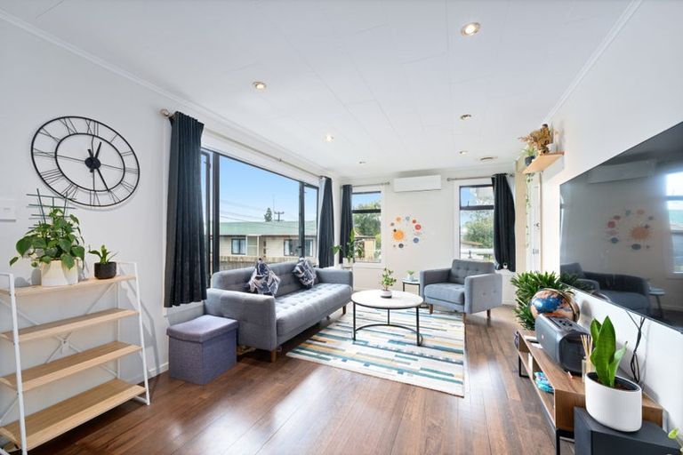 Photo of property in 37 Pomaria Road, Henderson, Auckland, 0610