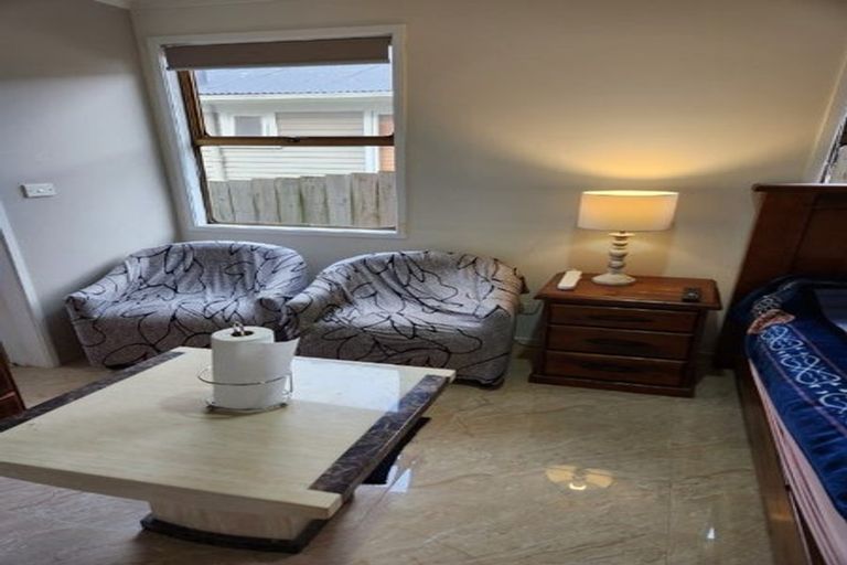 Photo of property in 33d Kirby Street, Glendene, Auckland, 0602