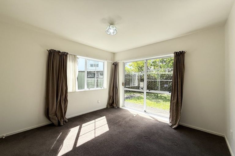 Photo of property in 38a Cherub Place, West Harbour, Auckland, 0618