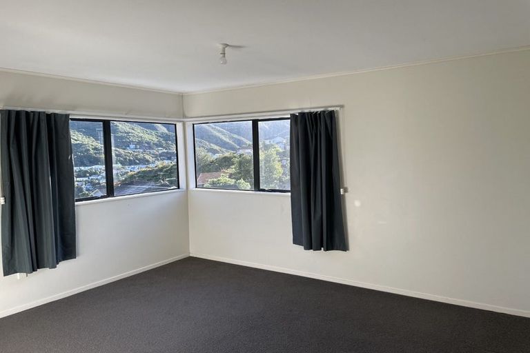 Photo of property in 8a Parsons Glen, Karori, Wellington, 6012
