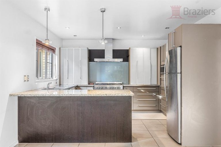 Photo of property in 29 Straven Road, Riccarton, Christchurch, 8011