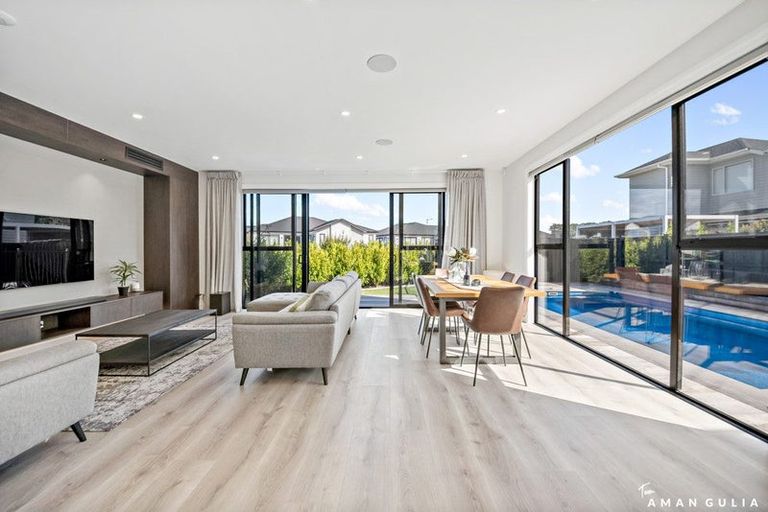 Photo of property in 16 Ruxton Road, Wainui, 0932