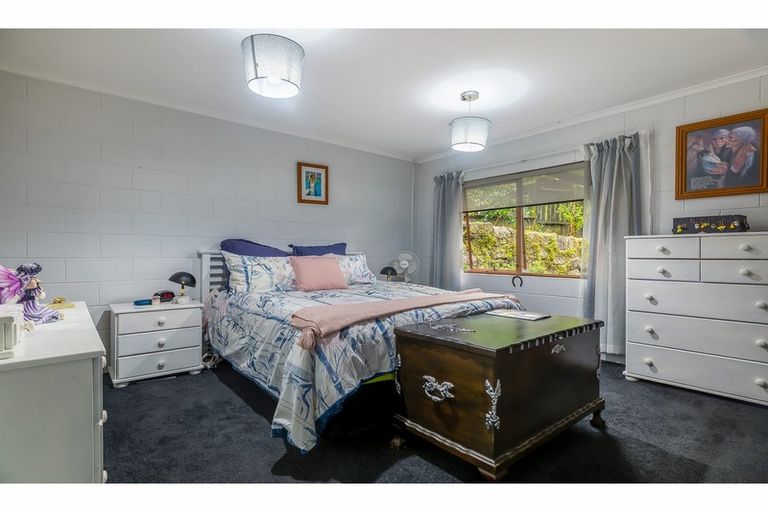 Photo of property in 42 Opanuku Road, Henderson Valley, Auckland, 0612