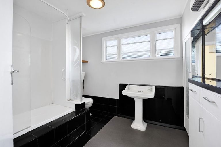 Photo of property in 14 Dives Avenue, Hawera, 4610