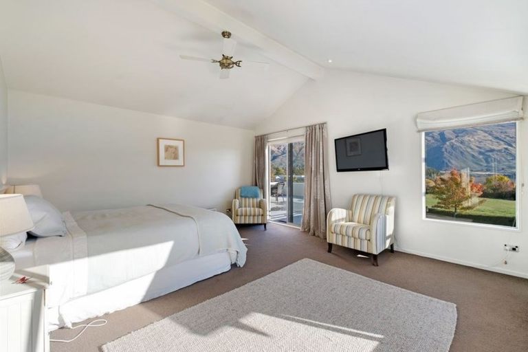 Photo of property in 166 Beacon Point Road, Wanaka, 9305