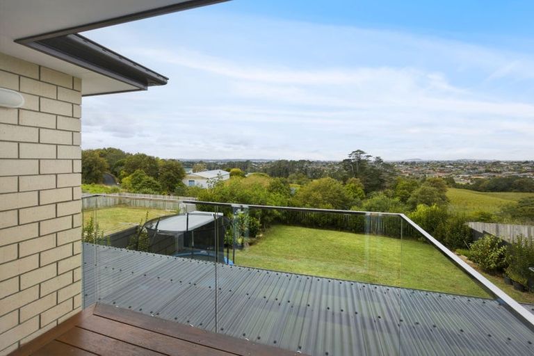 Photo of property in 85c Lake Panorama Drive, Henderson Valley, Auckland, 0614