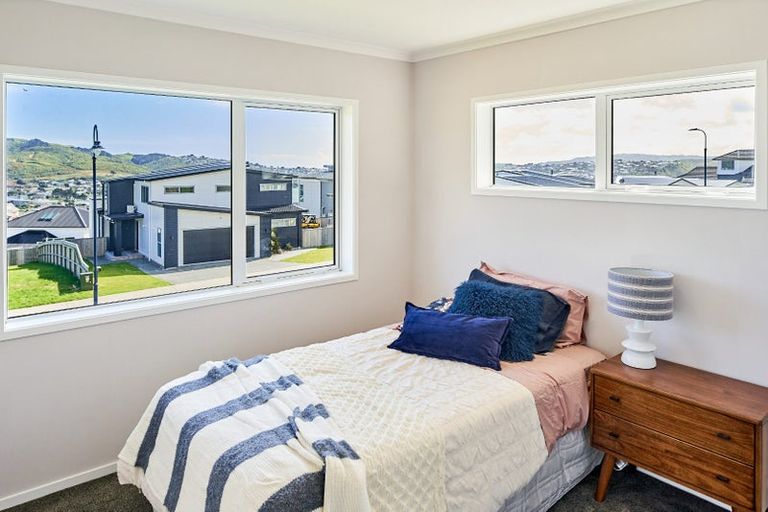 Photo of property in 113 Queen Charlotte Drive, Aotea, Porirua, 5024