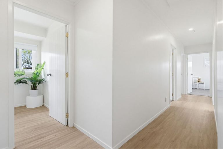 Photo of property in 127b Bruce Mclaren Road, Henderson, Auckland, 0612