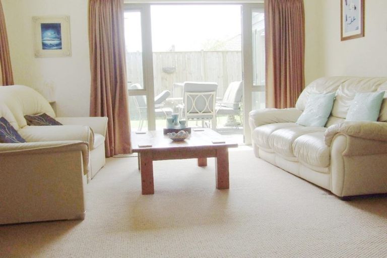 Photo of property in 11 Lilybank Crescent, East Tamaki, Auckland, 2013