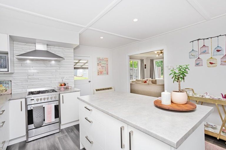 Photo of property in 12 Holloway Street, Waikiwi, Invercargill, 9810