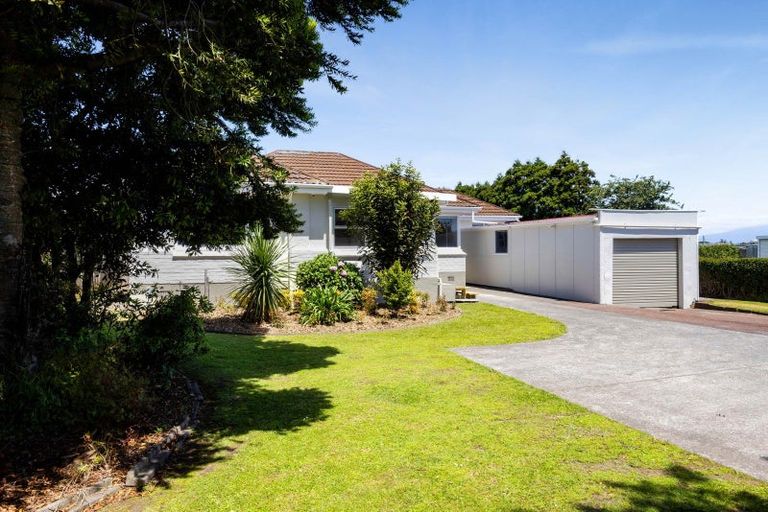 Photo of property in 1354 Devon Road, Brixton, Waitara, 4382