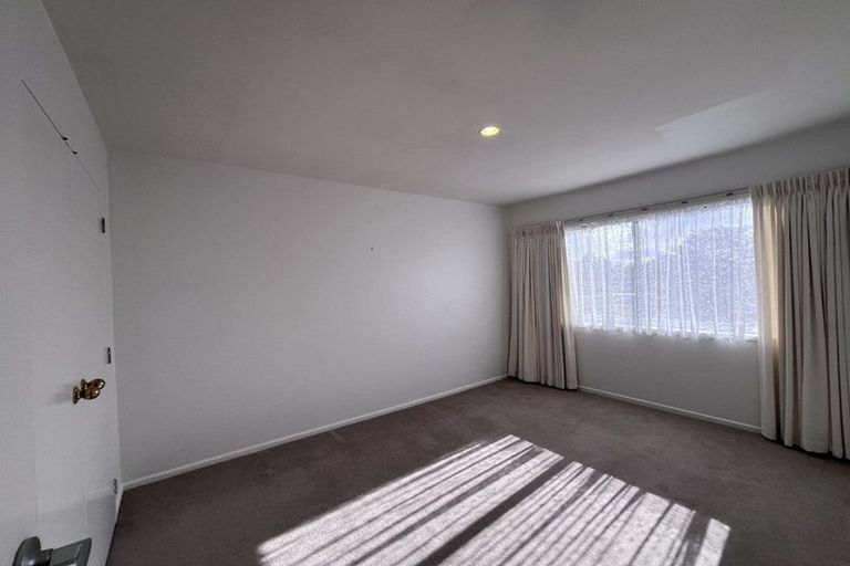 Photo of property in 2/1 Briar Way, New Lynn, Auckland, 0600
