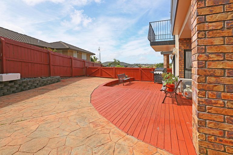 Photo of property in 8 Chardonnay Rise, Henderson, Auckland, 0612