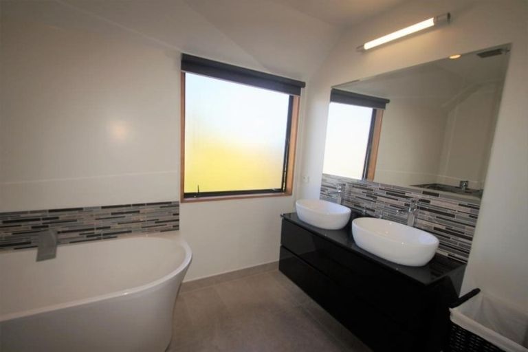 Photo of property in 2/16 Onslow Street, St Albans, Christchurch, 8014