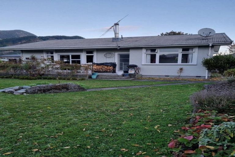 Photo of property in 107 Waller Street, Murchison, 7007