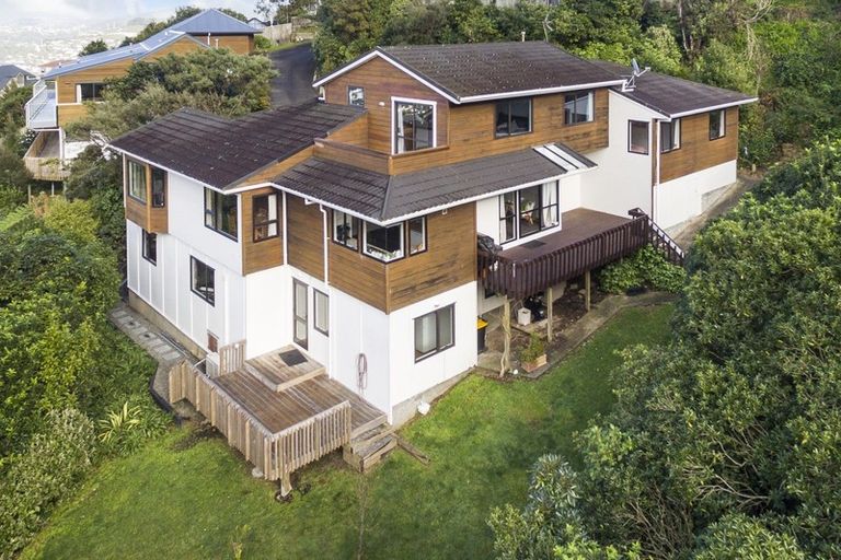 Photo of property in 16 Ramphal Terrace, Khandallah, Wellington, 6035