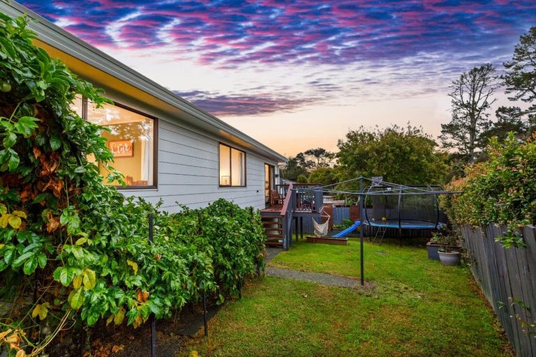 Photo of property in 2/239 Waitemata Drive, Ranui, Auckland, 0612