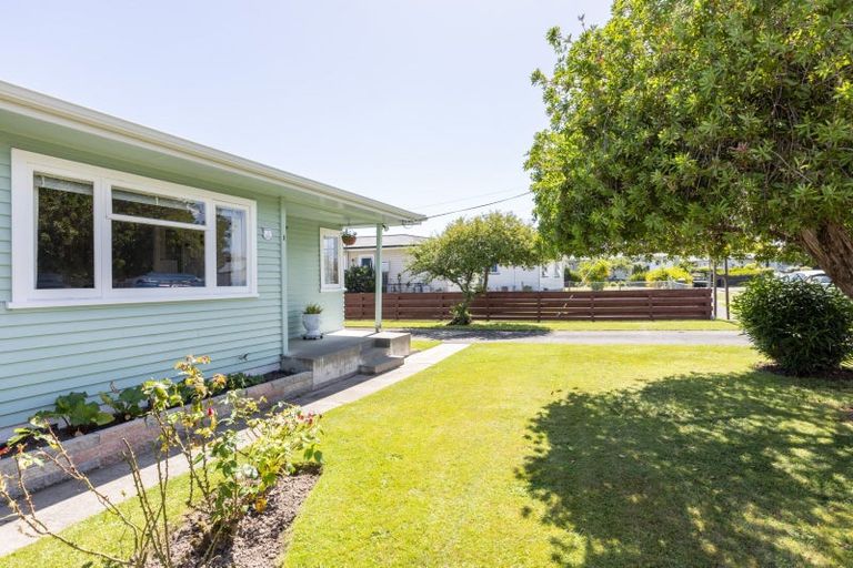 Photo of property in 1 Gardiner Place, Havelock North, 4130
