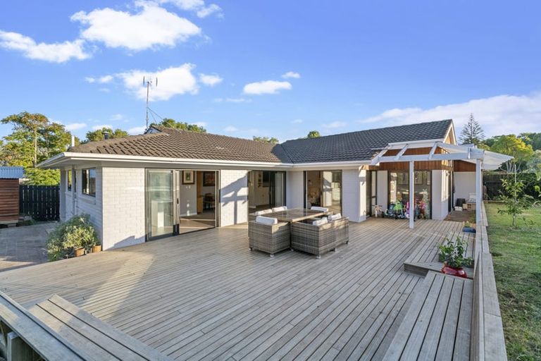 Photo of property in 1 Celina Place, Browns Bay, Auckland, 0630
