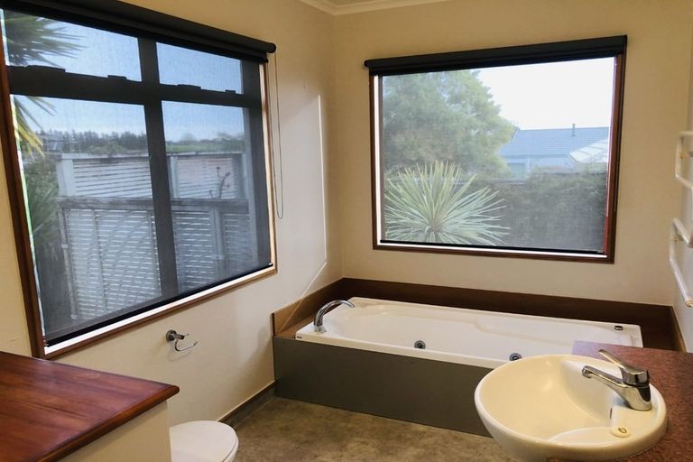 Photo of property in 6 West Ridge Drive, Western Heights, Hamilton, 3200