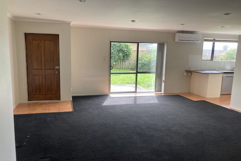 Photo of property in 10 Waldos Way, Mangere, Auckland, 2022