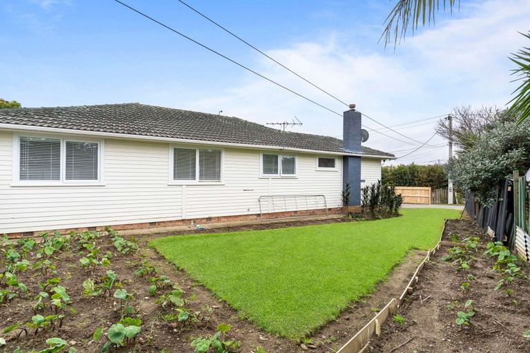 Photo of property in 292 Birkdale Road, Birkdale, Auckland, 0626