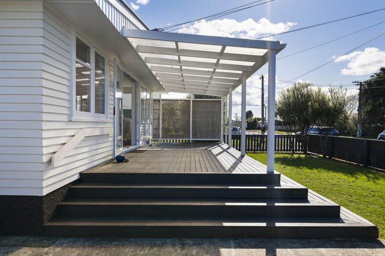 Photo of property in 24 Hill Crescent, Papakura, 2110