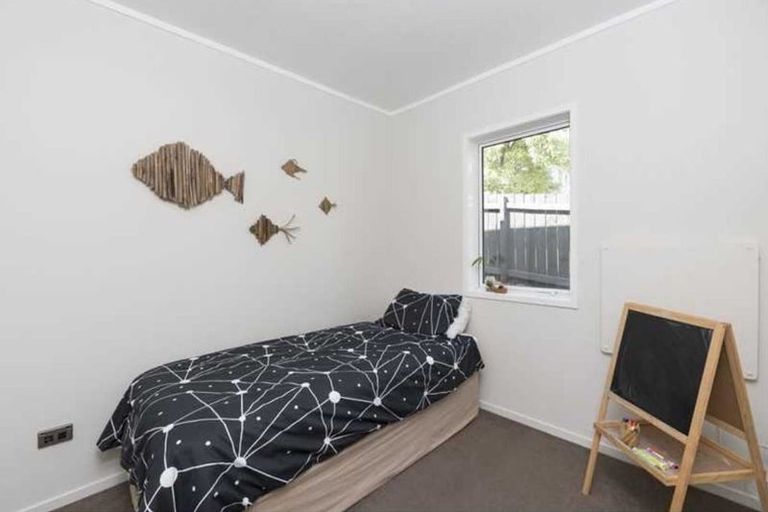 Photo of property in 44 Sungrove Rise, Sunnyvale, Auckland, 0612