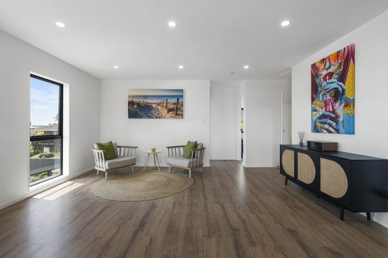 Photo of property in 2/16 James Laurie Street, Henderson, Auckland, 0612