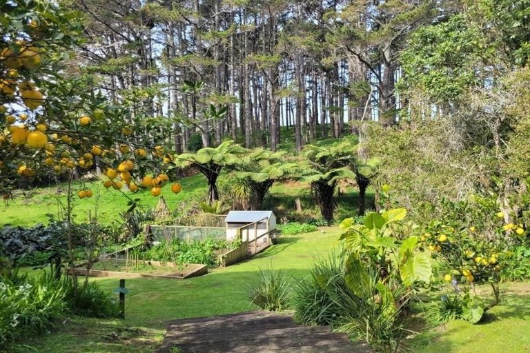 Photo of property in 15 Linda Street, Oakura, 4314