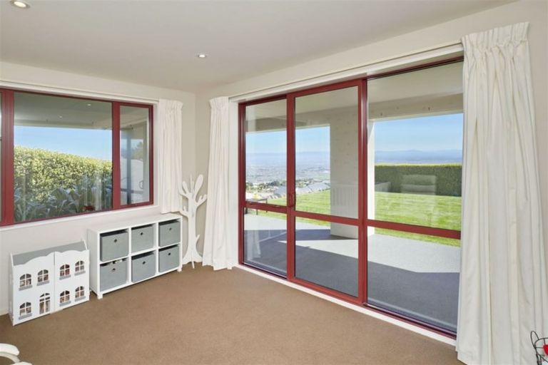 Photo of property in 1 Signal Hill Road, Mount Pleasant, Christchurch, 8081